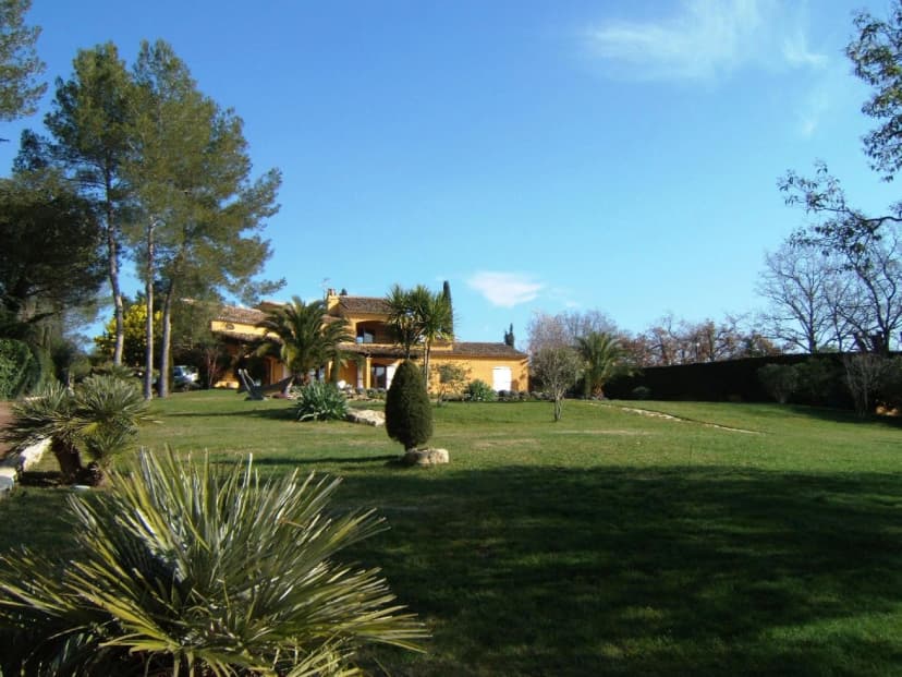 thumbnail of estate's photo